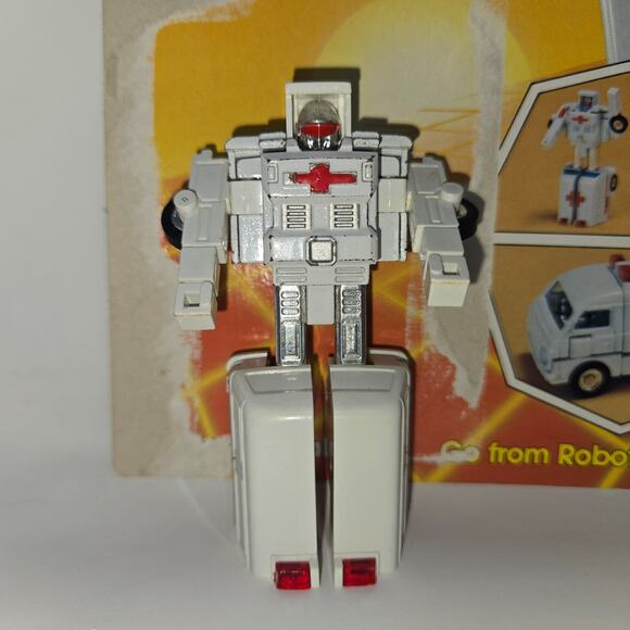GoBots Rest-Q Ambulance Action Figure 1983 Package Cardback Complete - Picture 2 of 16
